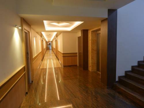 Hotel Aadhi