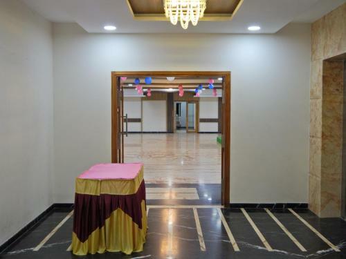 Hotel Aadhi