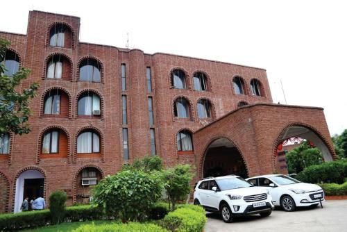 Hotel Magsons Resorts Vrindavan