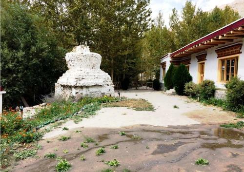 Hotel Beyond Stay - Lharje Resort