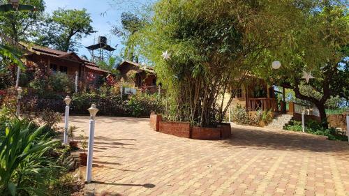 Hotel Cozywoods Hill Resort