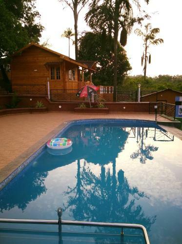 Hotel Cozywoods Hill Resort