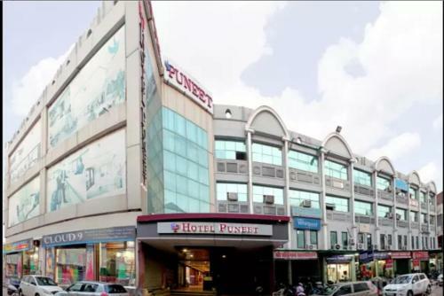 Hotel Puneet International