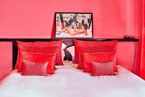 Hotel Secret Room