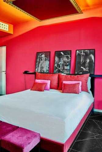 Hotel Secret Room