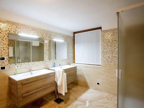 Gorgeous Mansion In Pisogne With Private Swimming Pool