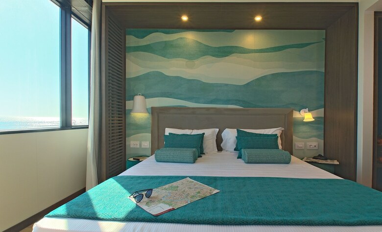 Fly Dec� Hotel