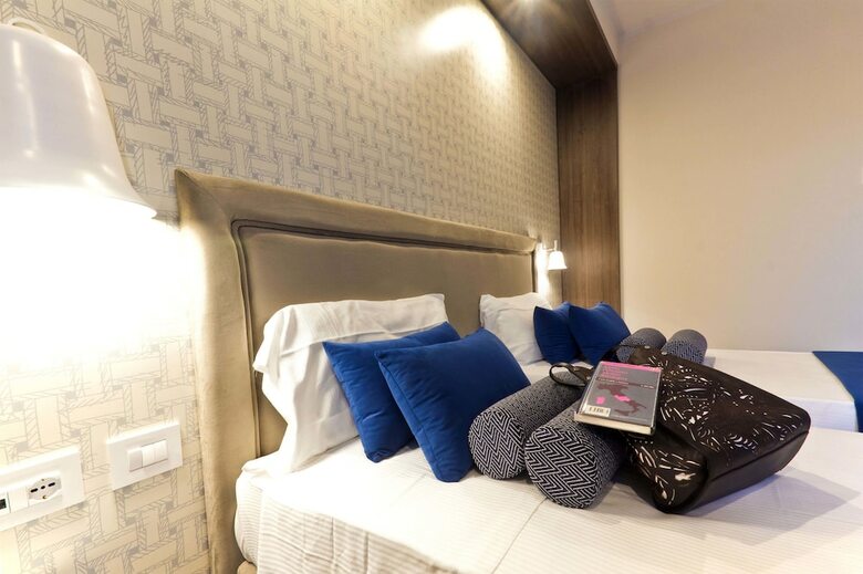Fly Dec� Hotel