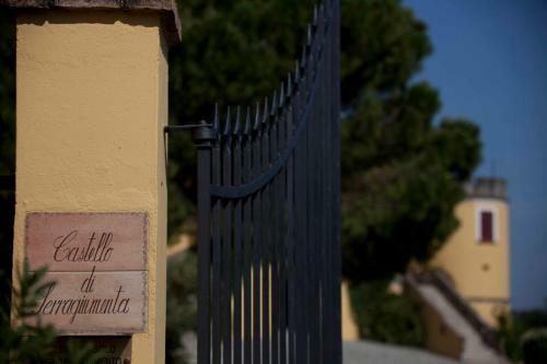 Agroturismo Castello Di Serragiumenta