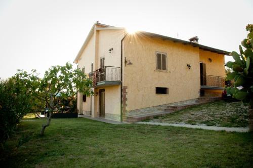 Casa L'arcobaleno : 3 Holiday Homes With Pool
