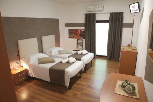 Hostal Adams Rooms