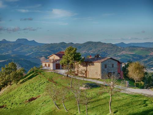 Fabulous Mansion In Sant'angelo In Vado With Swimming Pool