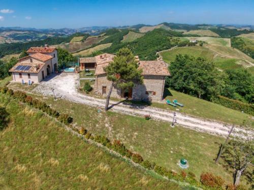 Fabulous Mansion In Sant'angelo In Vado With Swimming Pool