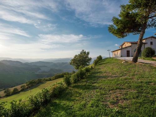 Fabulous Mansion In Sant'angelo In Vado With Swimming Pool