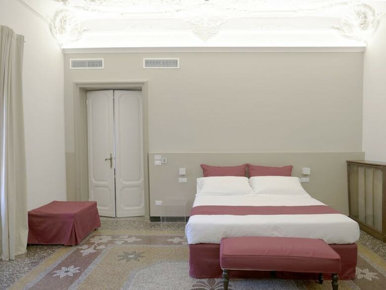 Hostal Genova46 Suites & Rooms