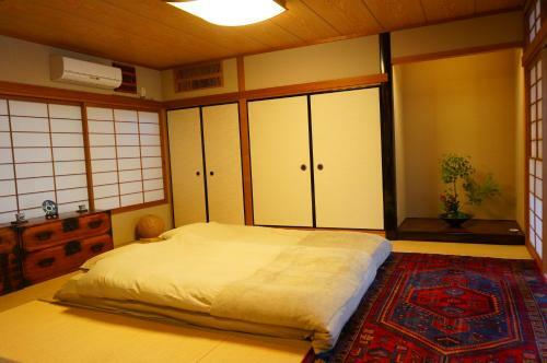 Atelier Bee's Knees Bed & Breakfast