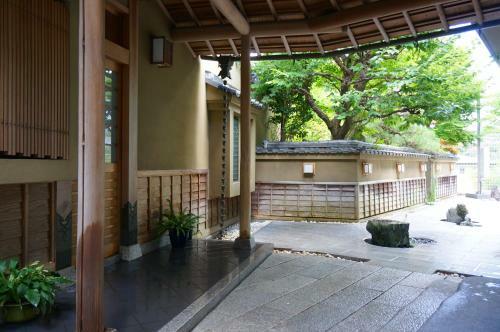Atelier Bee's Knees Bed & Breakfast