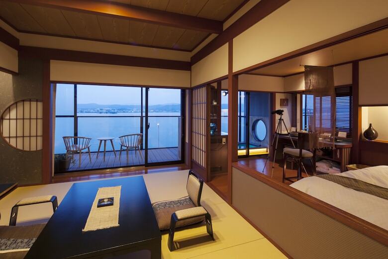 Naniwa Issui