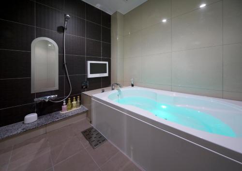 Jewel Hotel Luxury Modern (Adult Only)