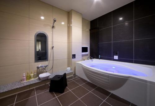 Jewel Hotel Luxury Modern (Adult Only)