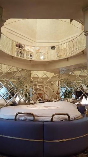 Hotel Elegance (Love Hotel)
