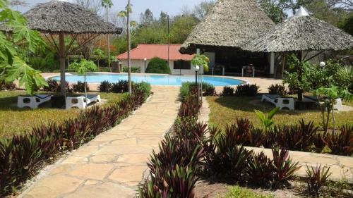 Hotel Kinondo Poa