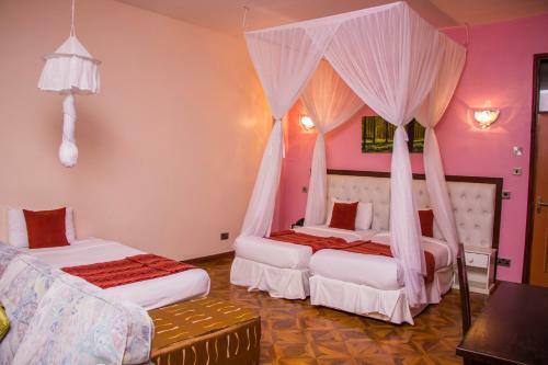 Hotel Karen Inn & Suites