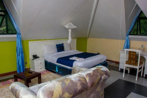 Hotel Karen Inn & Suites