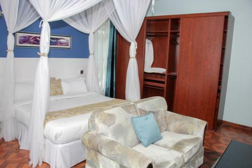 Hotel Karen Inn & Suites