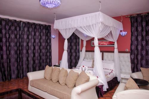 Hotel Karen Inn & Suites