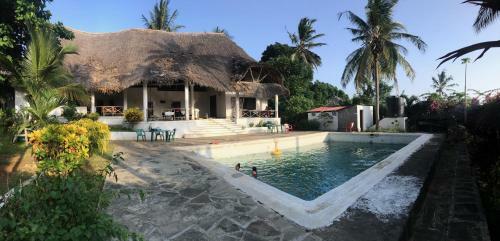 Hotel Travellers Inn Resort Malindi
