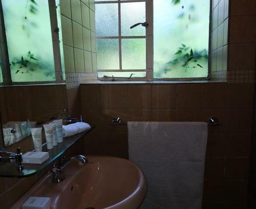 Hostal Zereniti House