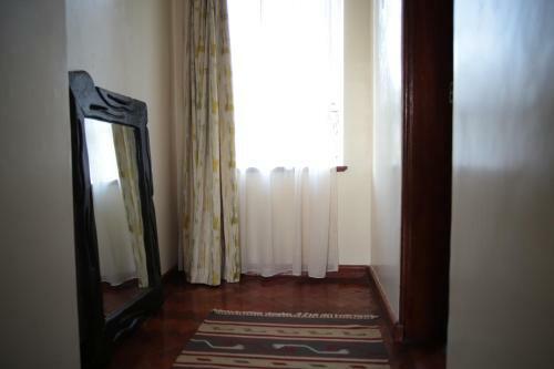 Hostal Zereniti House