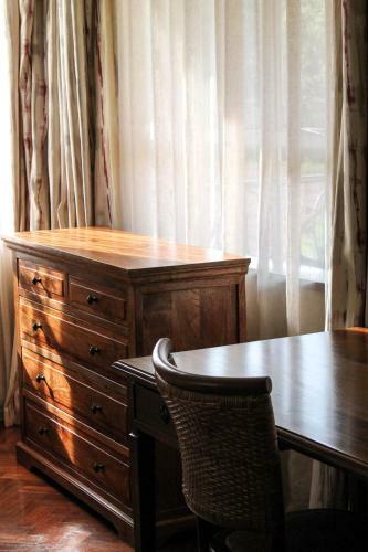 Hostal Zereniti House