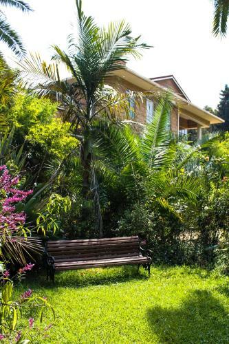 Hostal Zereniti House