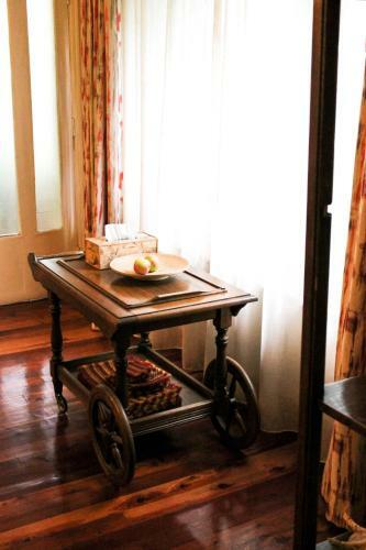 Hostal Zereniti House