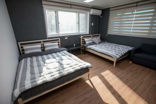 Hostal Twins Guesthouse