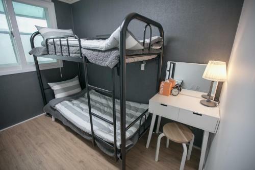 Hostal Twins Guesthouse