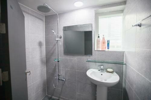 Hostal Twins Guesthouse