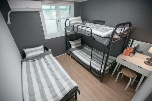 Hostal Twins Guesthouse