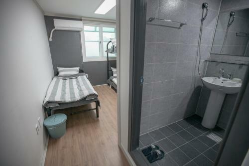 Hostal Twins Guesthouse