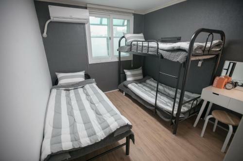 Hostal Twins Guesthouse