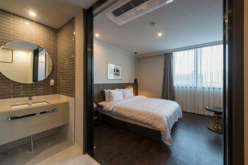 Brown-dot Hotel Guseo