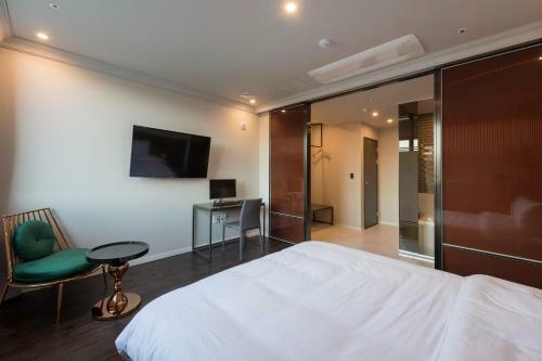 Brown-dot Hotel Guseo