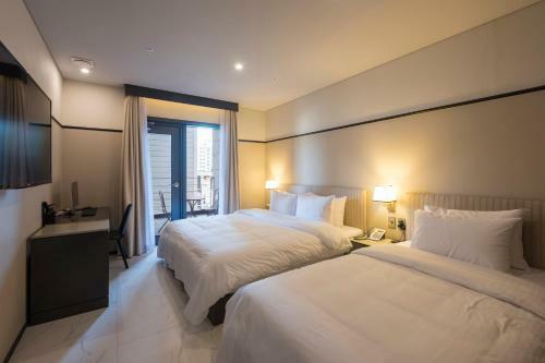 Brown-dot Hotel Guseo