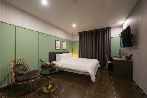 Brown-dot Hotel Guseo