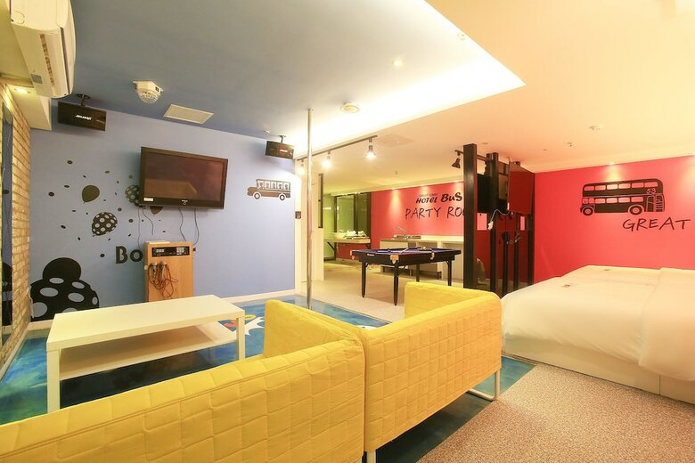 Motel Hotel Bus