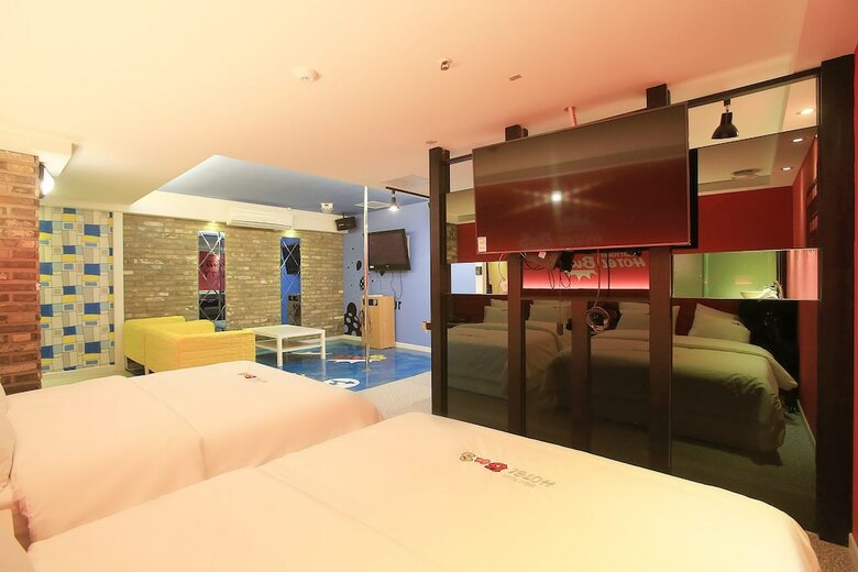Motel Hotel Bus