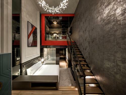Hotel Art Paradiso, Paradise City
