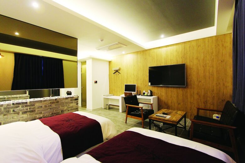 Instar Tourist Hotel